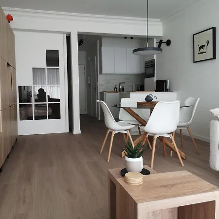 Daire Westeinders Sea View *